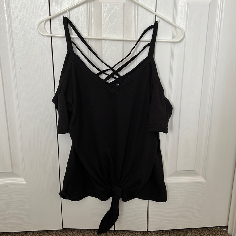 Size M Black the front crop top